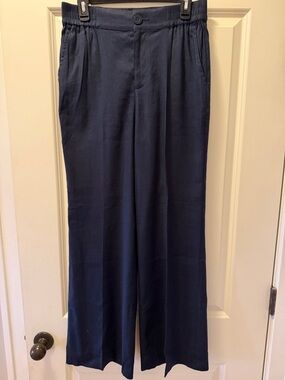 NWOT Cabi Navy Wide-Leg Pants size small would fit a size 6 or 8 well.